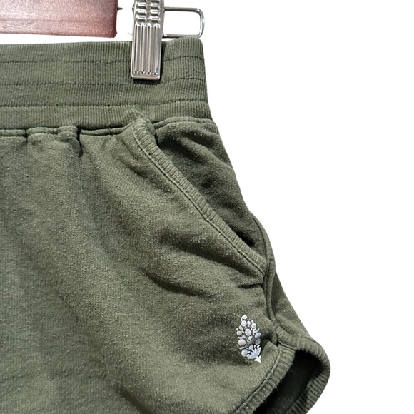Free People Sting Like A Bee Shorts Pull On Secret Moss Color Women’s  Size XS - Picture 2 of 8
